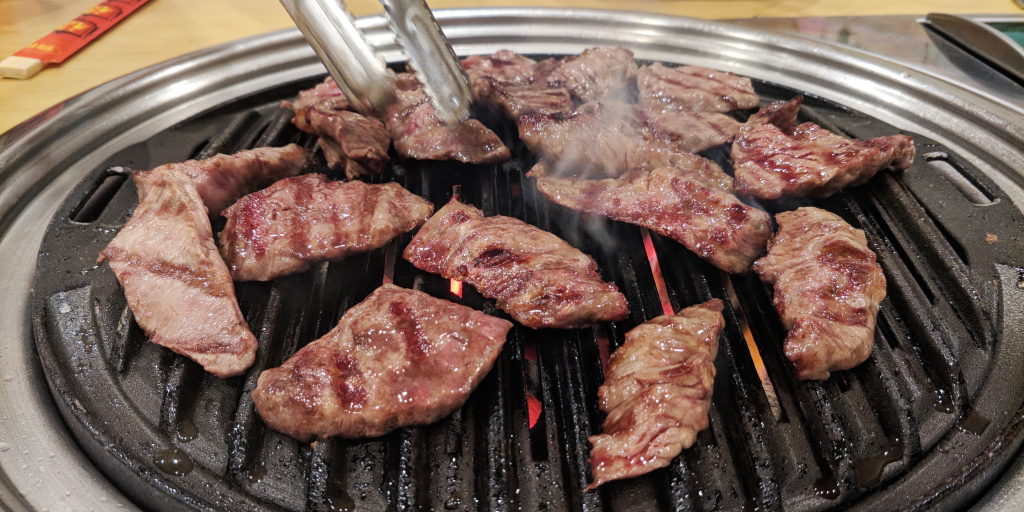 Korean food thhat filipinos love is samgyupsal